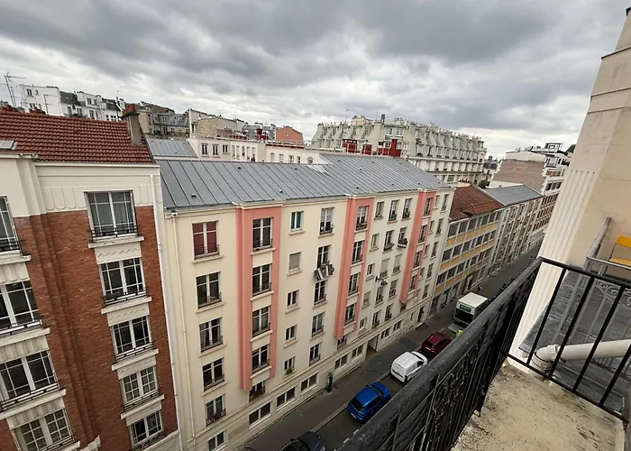 Republique Rue Des Bluets Paris